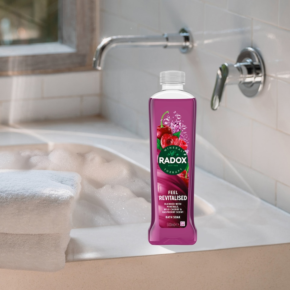 image 1 of Radox Feel Revitalised Bath Soak 500ml