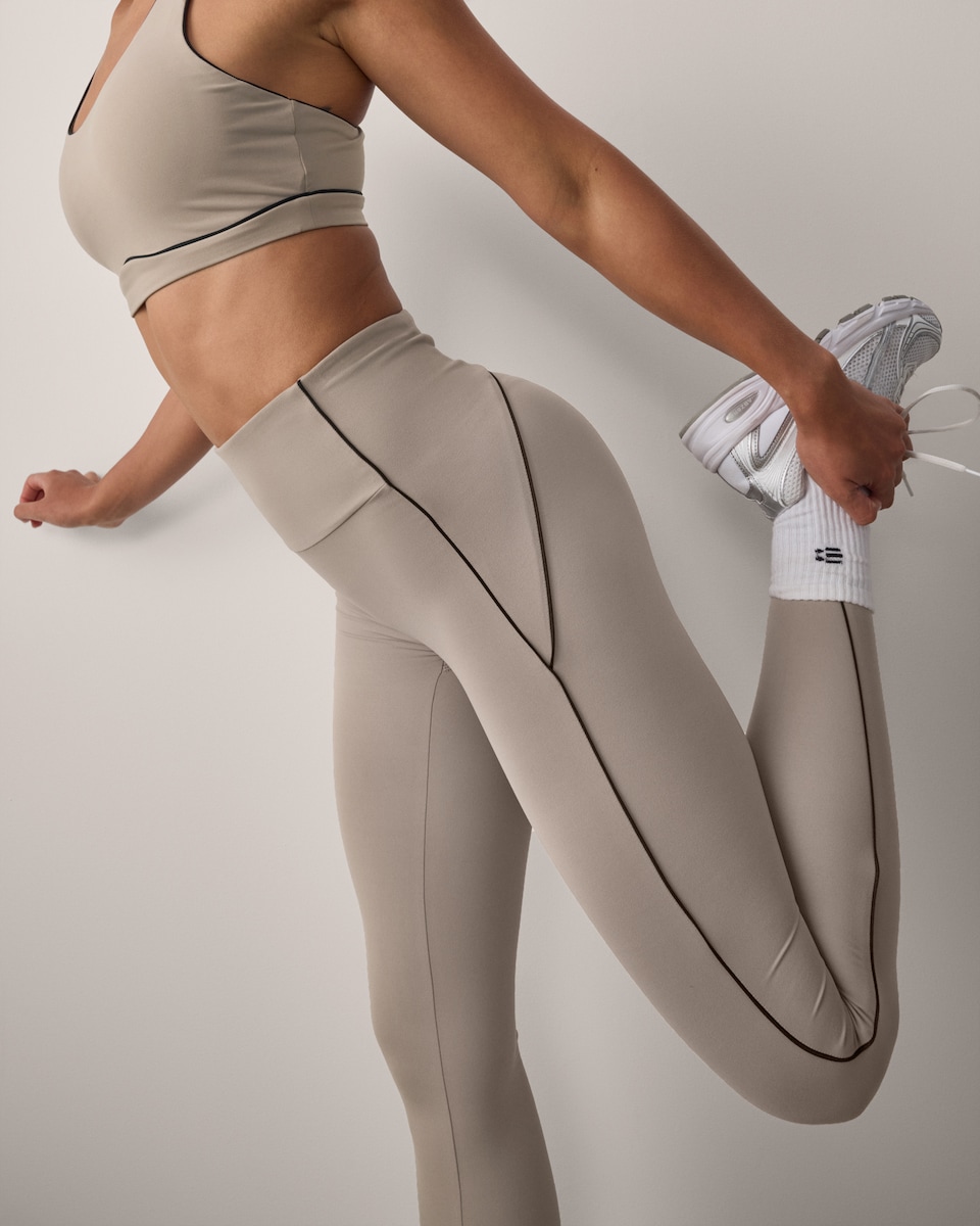 image 1 of F&F Active EVERYHOUR Contrast Tipped Leggings in Neutral