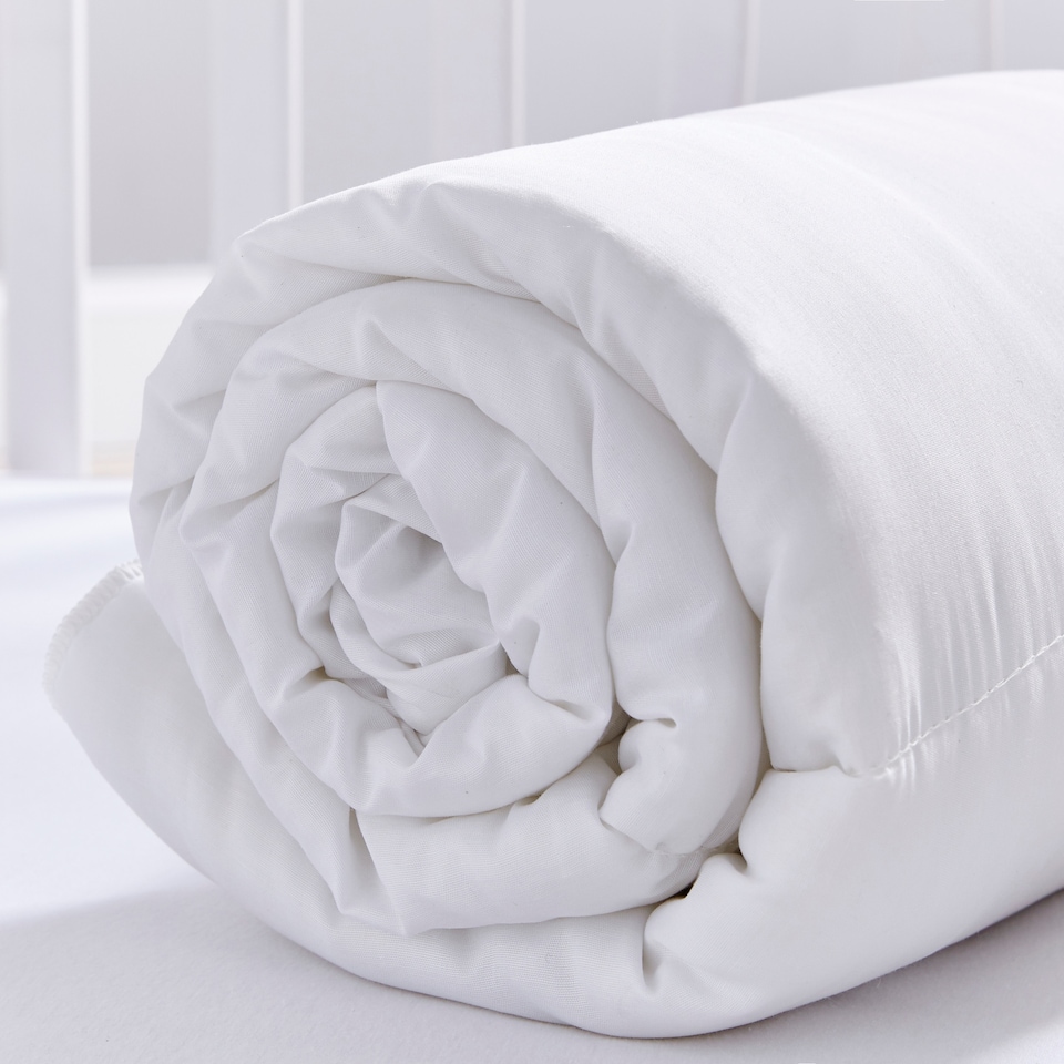 image 1 of Silent Night Anti-Allergy Cotbed Duvet