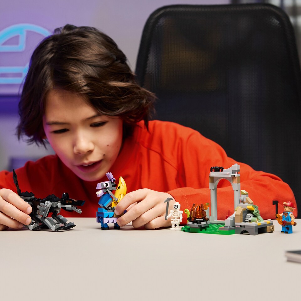 LEGO Fortnite 77075 Peely és Sparkplug táborhelye  1. kép