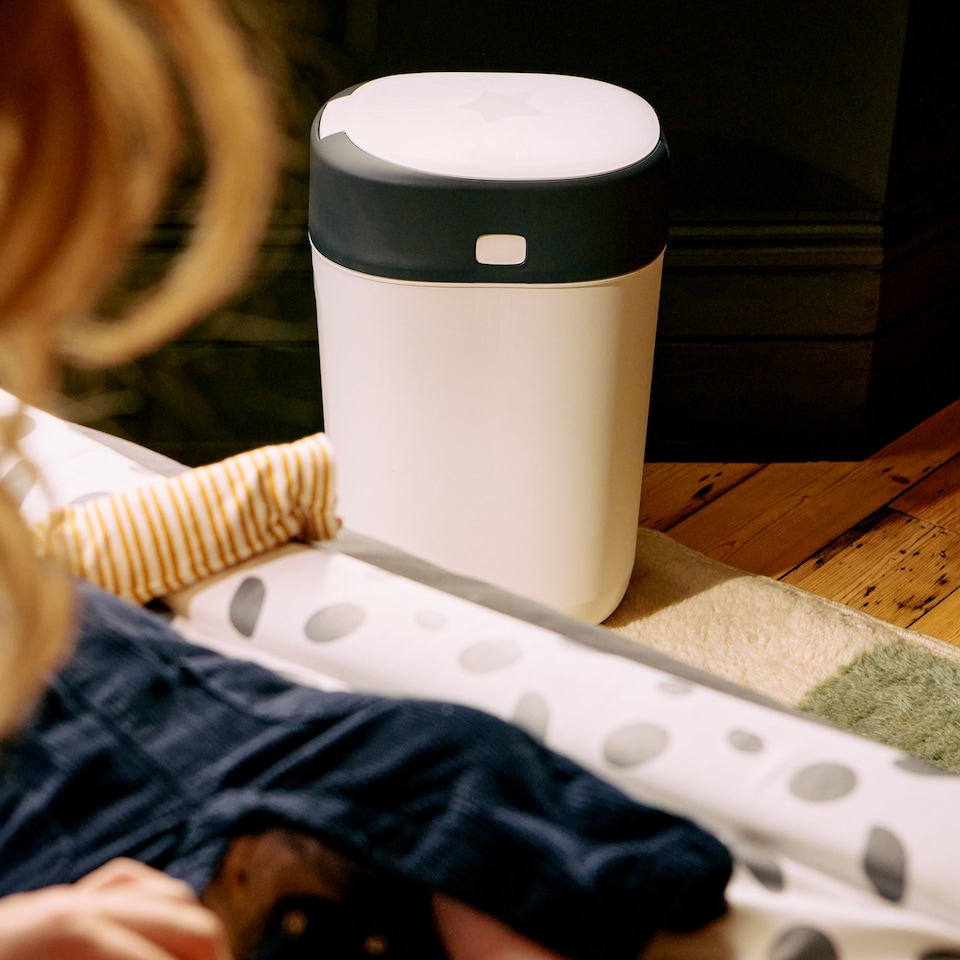 image 1 of Tommee Tippee Twist&Click Sangenic Cotton White