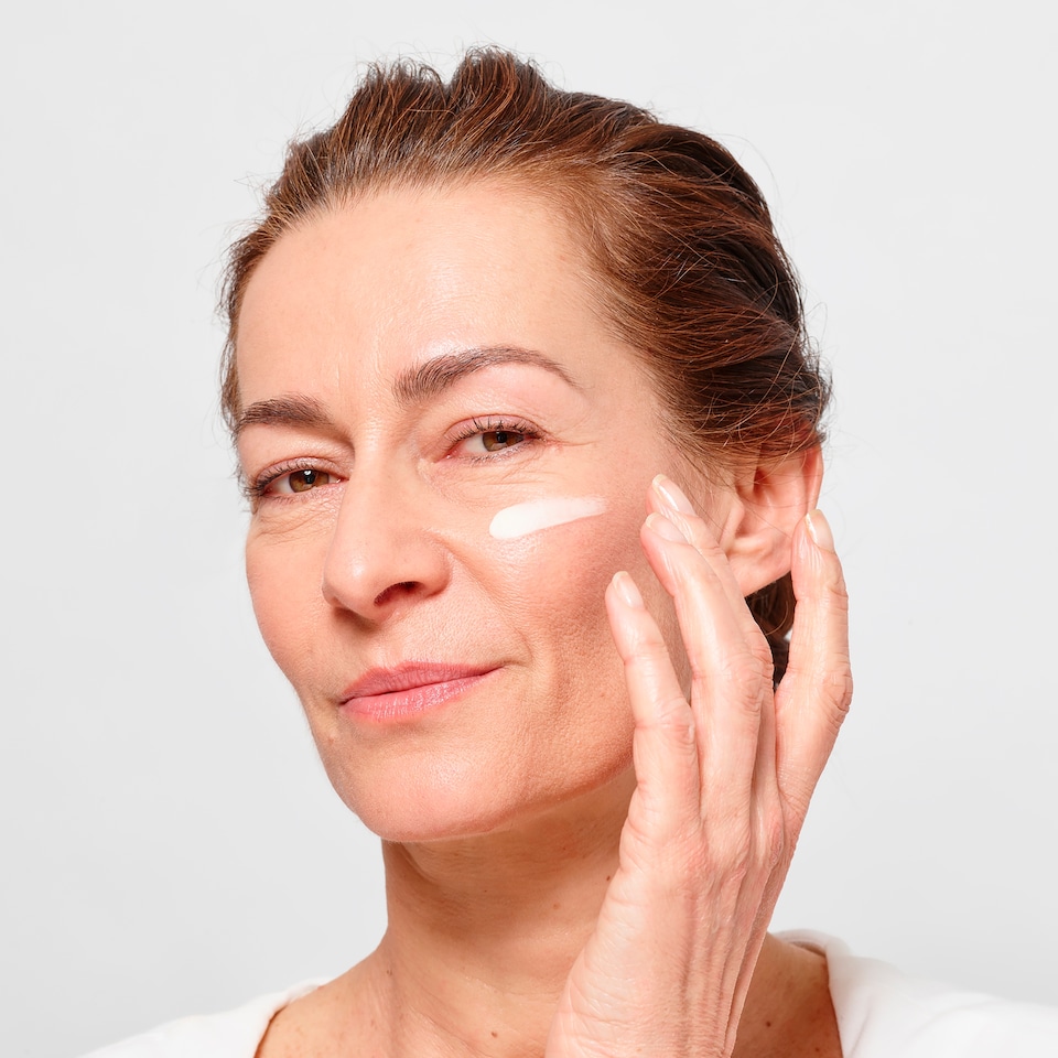 image 1 of L'Oreal Paris Age Perfect Cell Renew Day Cream SPF 30 50ml