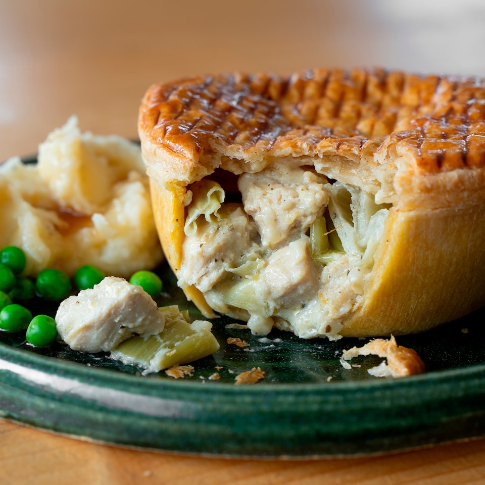 image 1 of Higgidy Creamy Chicken & Sauteed Leek Pie 200g