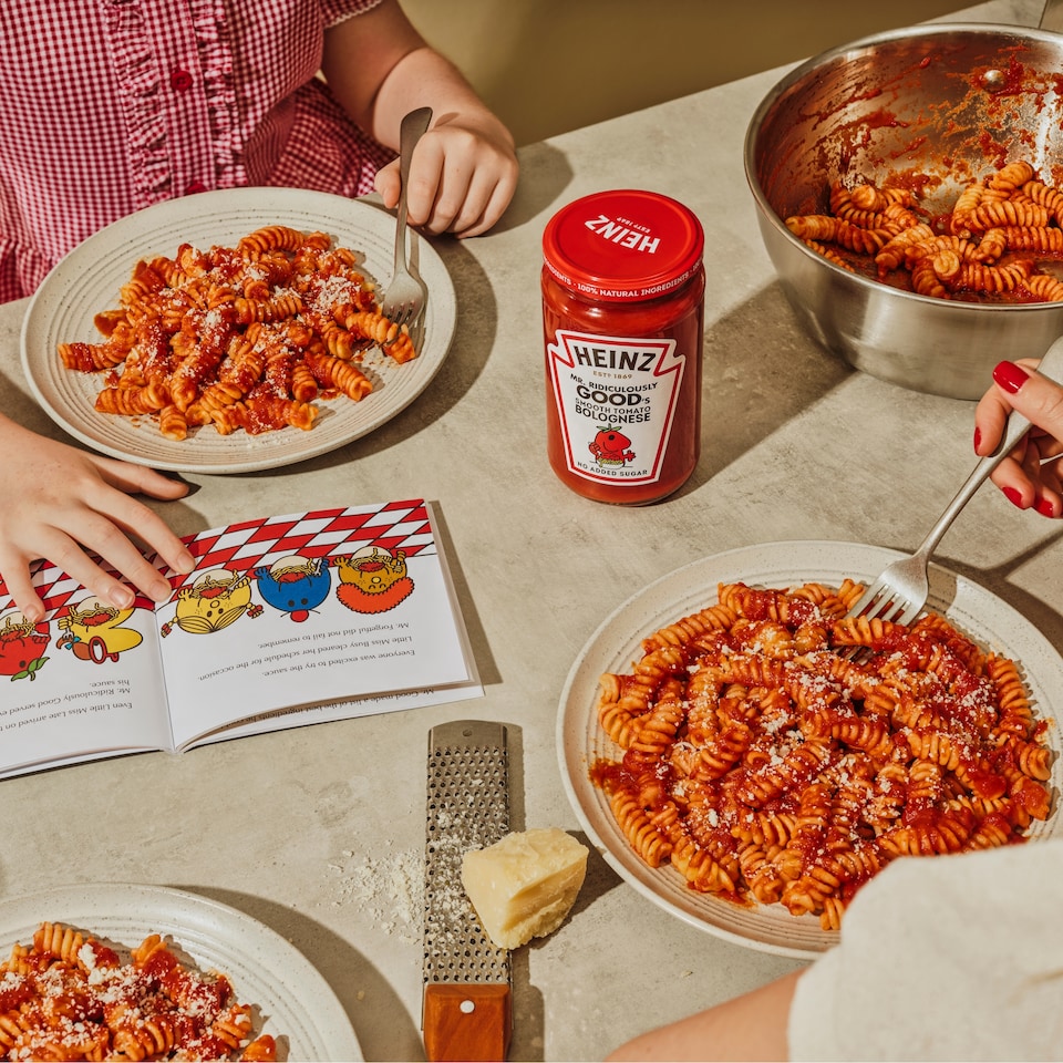 image 1 of Heinz Smooth Tomato Bolognese Pasta Sauce 490g