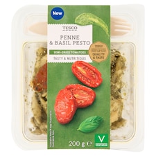 Tesco Varené semolinové cestoviny s bazalkovým pestom a marinovanými polosušenými paradajkami 200 g