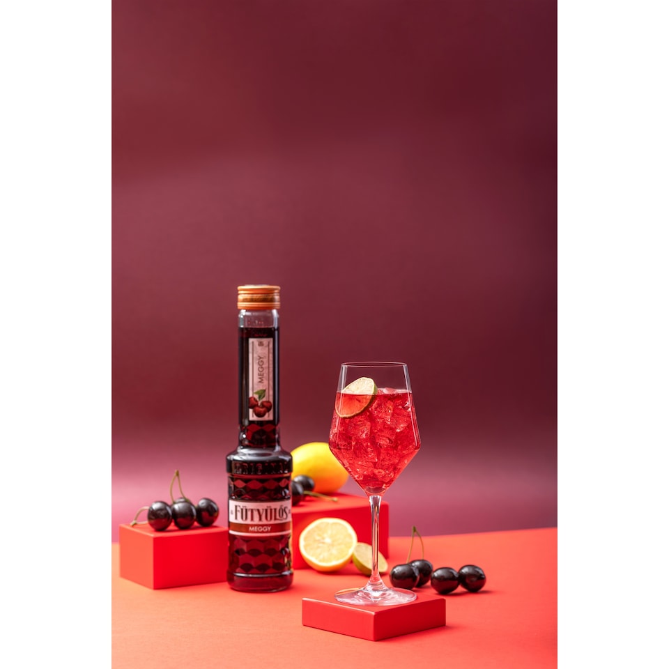 Fütyülős meggy ízű likőr 24,5% 0,5 l  1. kép