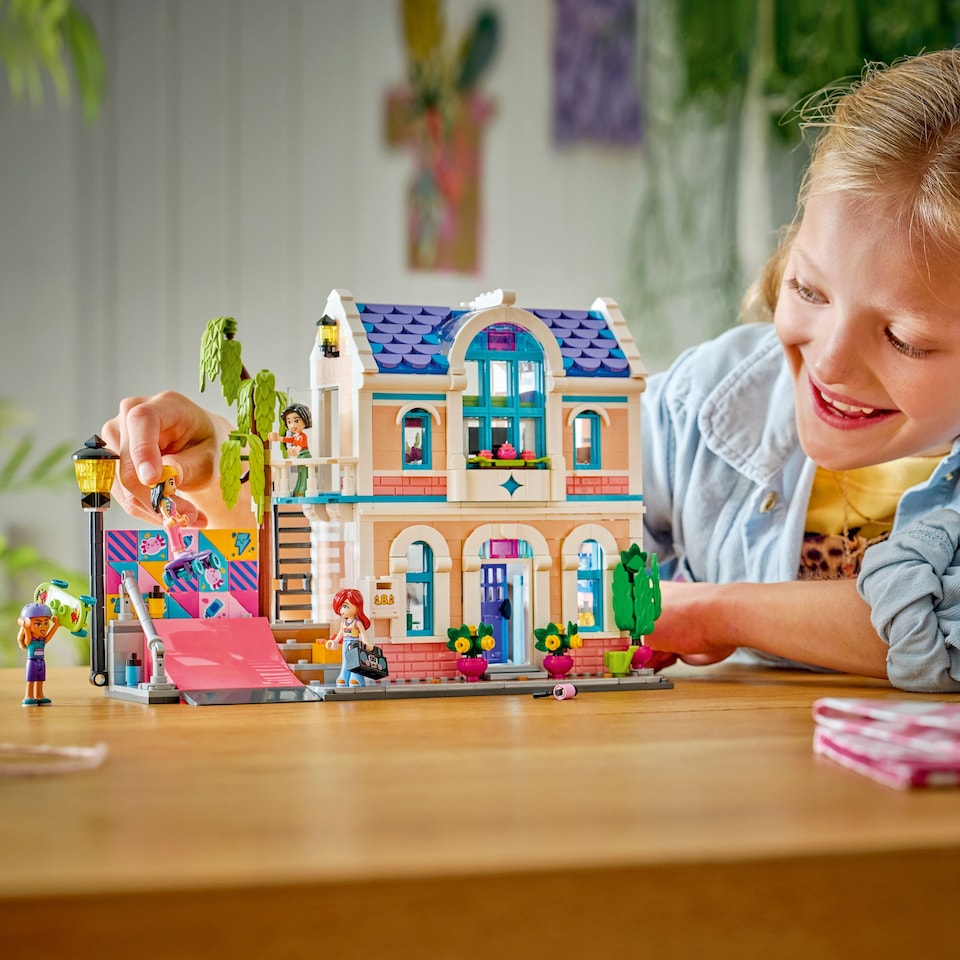 obrázok 1 z LEGO Friends 42687 Liann a jej rodinný dom