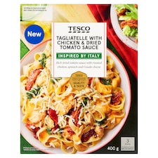 Tesco főtt durum tagliatelle tészta szárított paradicsomos szósszal sült csirkemell darabokkal 400 g