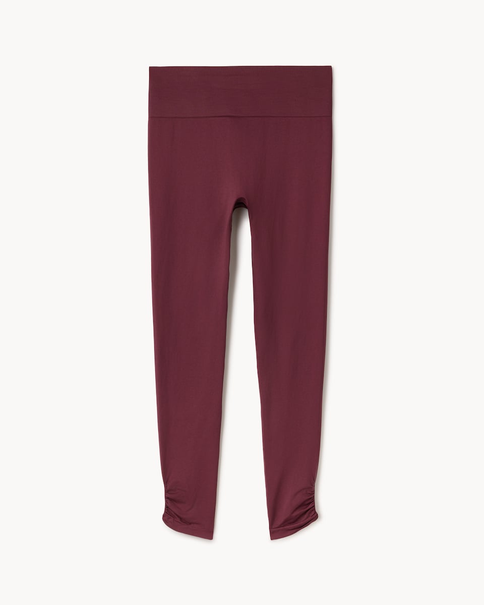 image 1 of F&F Active SEAMLESS Ruched Hem Leggings in Burgundy