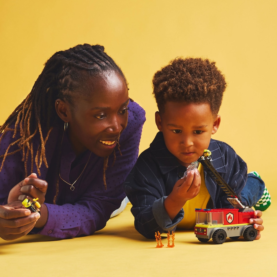 image 1 of LEGO City 60463 Fire Ladder Truck
