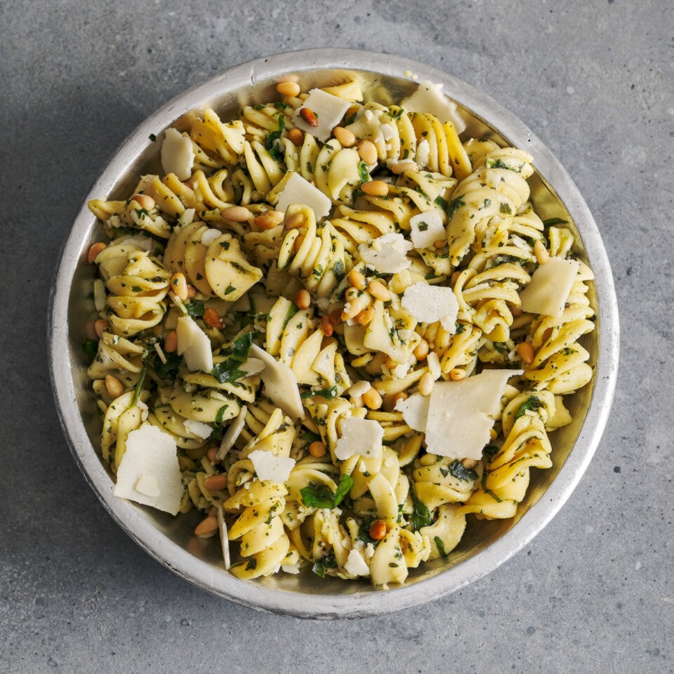 Tesco Finest Spinach and Pine Nut Pesto Pasta 800g