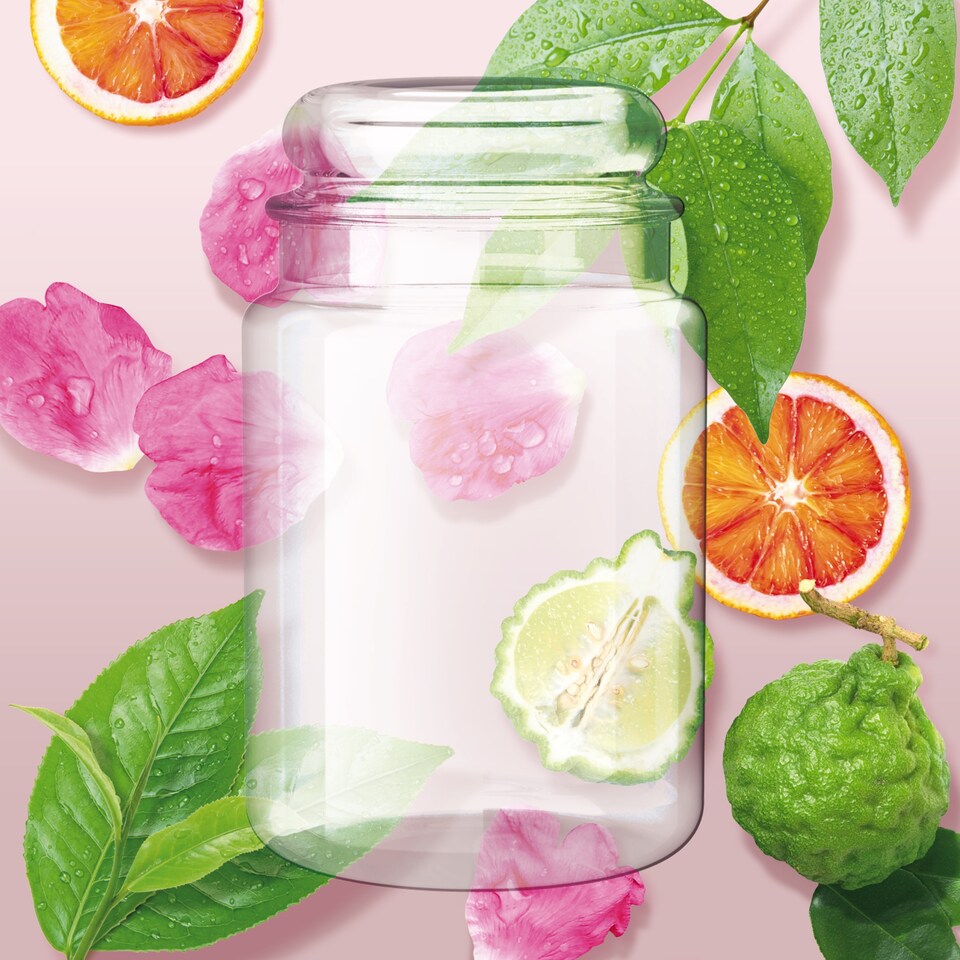 image 1 of Yankee HI Garden Party Large 538g Jar
