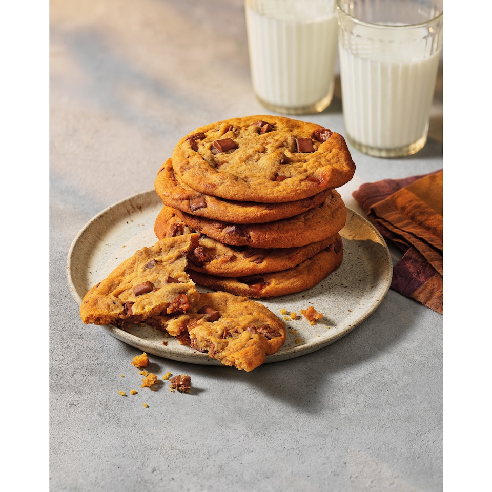 image 1 of Tesco Finest 6 Salted Caramel & Belgian Milk Chocolate Cookies 372g.