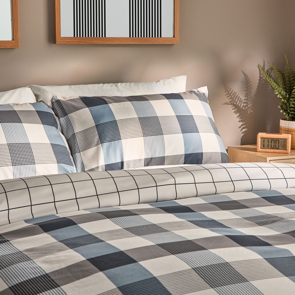 image 1 of  Silentnight Supersoft Check Duvet Set King 