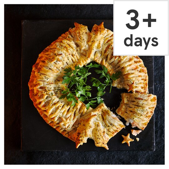 Tesco Finest Salmon en Croûte Wreath with a White Wine and Lemon Sauce