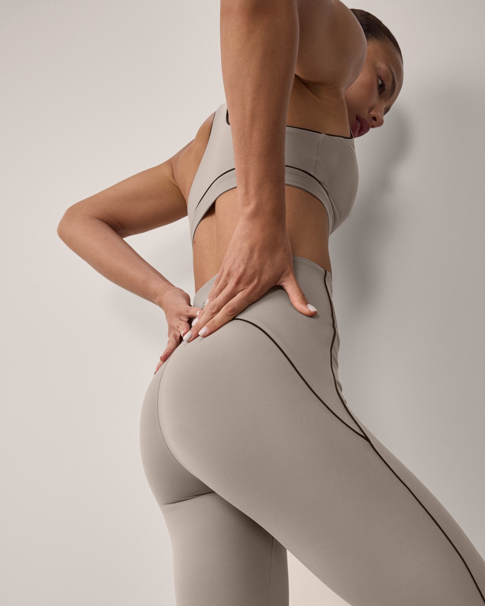 image 1 of F&F Active EVERYHOUR Contrast Tipped Leggings in Neutral