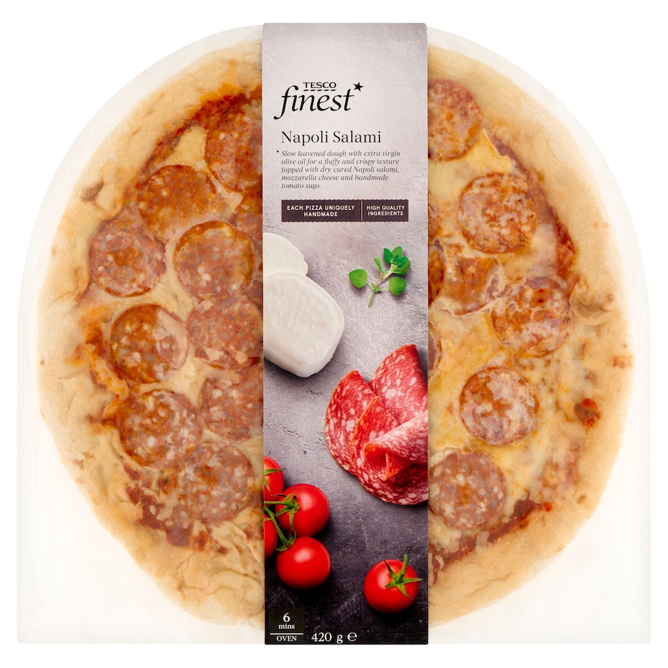 Tesco Finest pizza paradicsomos alappal, mozzarella sajttal és nápolyi szalámival 420 g