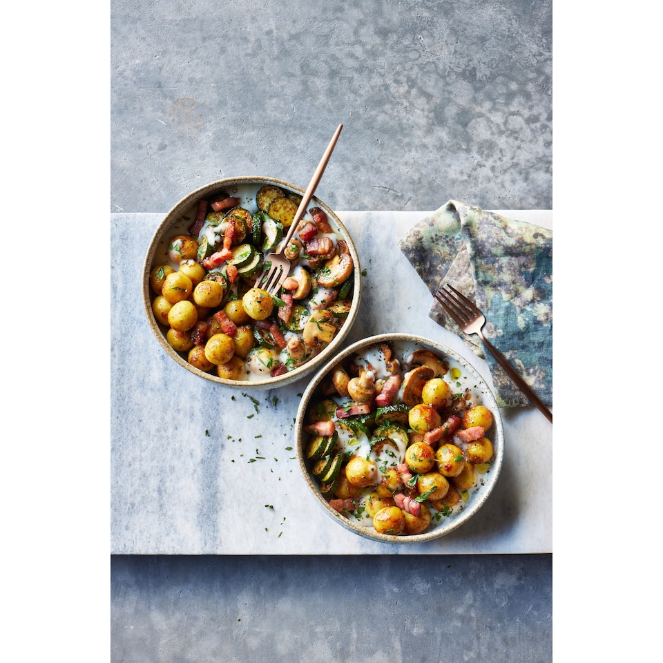 image 1 of La Famiglia Rana Garlic & Mozzarella Gnocchi 280g