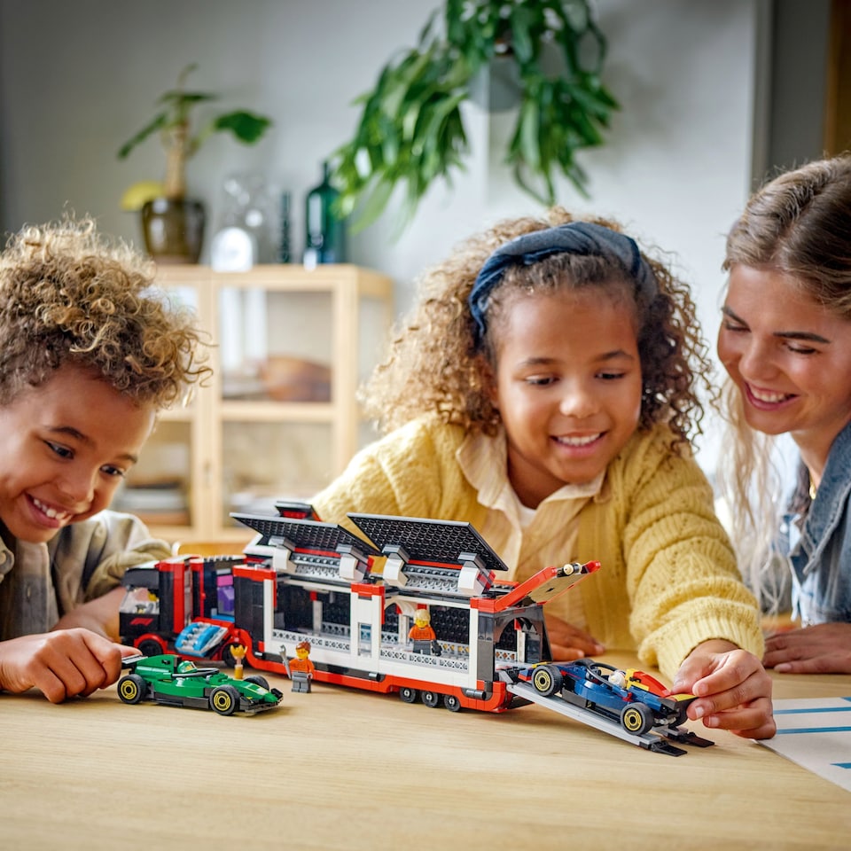Obrázek 1 pro produkt LEGO City 60445 Kamion F1 s vozy F1 RB20 a AMR24
