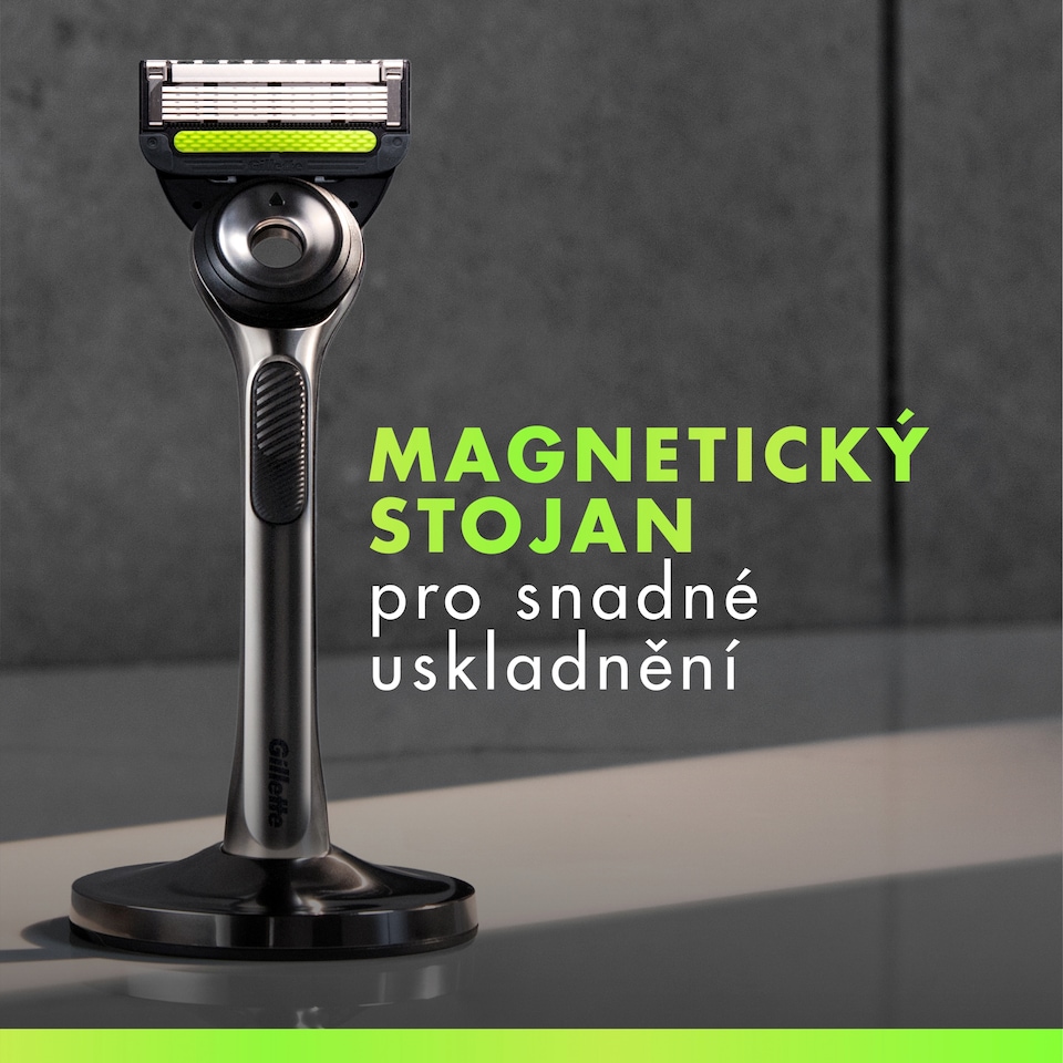 Obrázek 1 pro produkt GilletteLabs Holicí Strojek S Exfoliačním Páskem, 1 Rukojeť, 3 Holicí Hlavice, 1 Magnetický Stojan