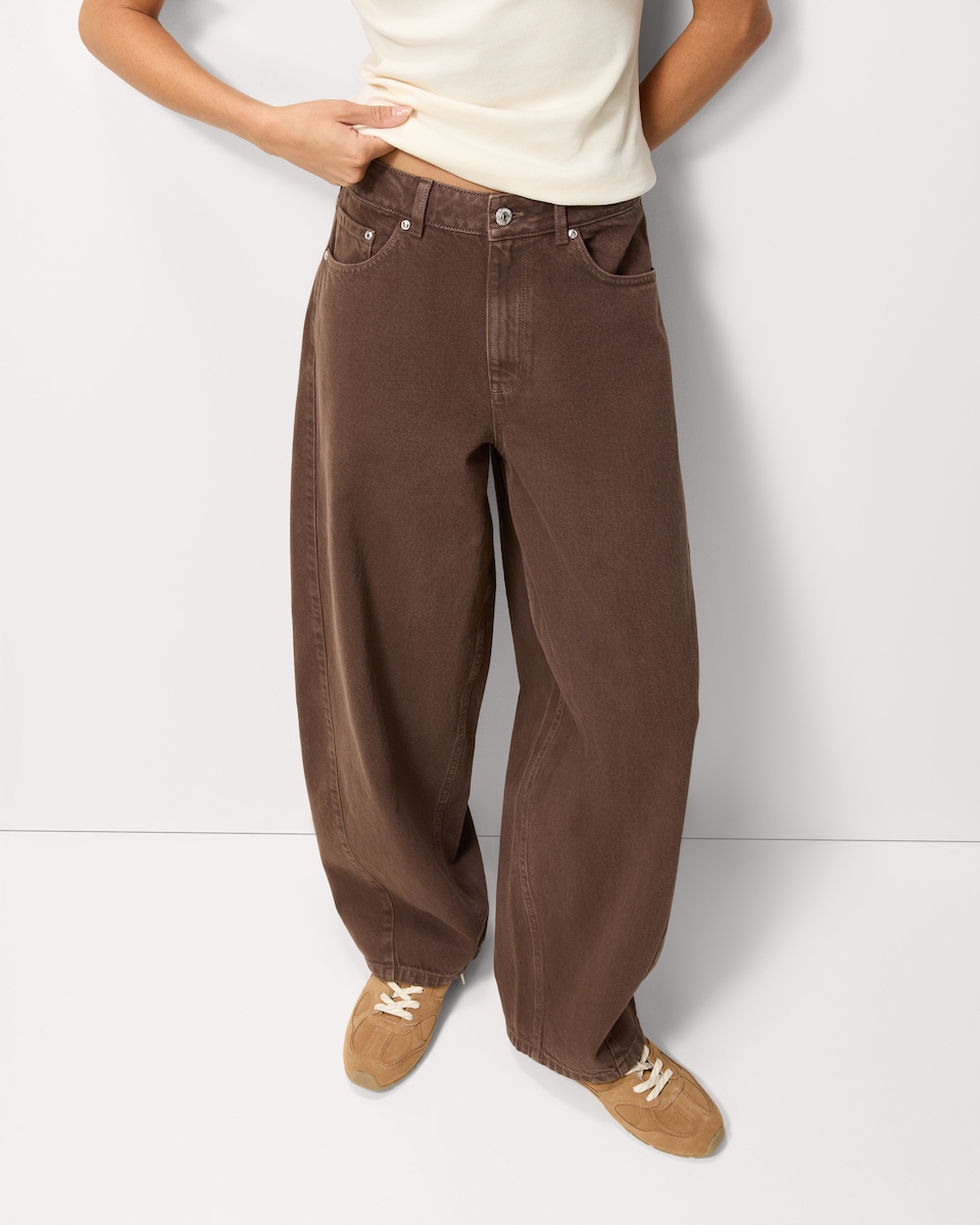 image 1 of F&F Mid Rise Barrel Leg Jeans in Chocolate
