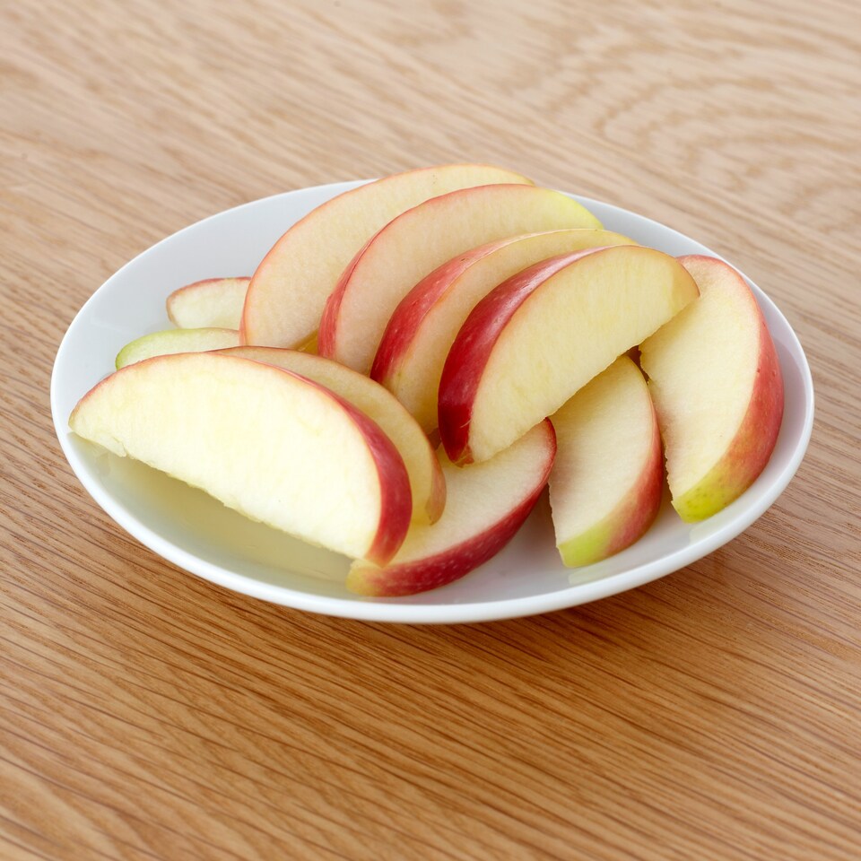 image 1 of Tesco Pink Lady Apple Snack Pack Fos 80G