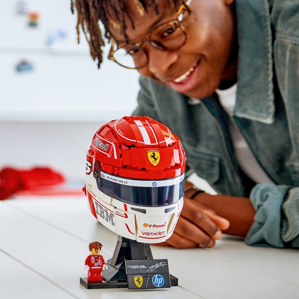 LEGO Editions 43014 Scuderia Ferrari HP Charles Leclerc sisakja  1. kép