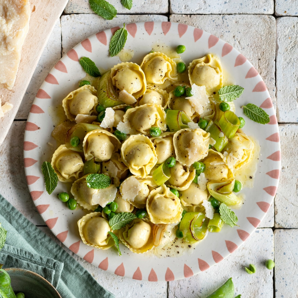 image 1 of La Famiglia Rana Fresh Tortelloni - Spinach & Ricotta 250g