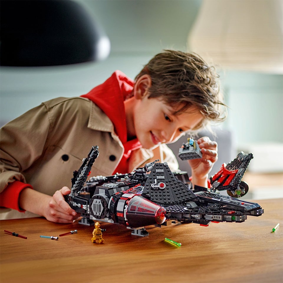 LEGO Star Wars 75389 A Sötét Sólyom  1. kép