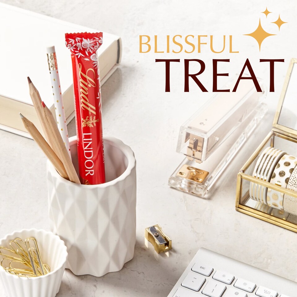 image 1 of Lindt Lindor Milk Chocolate Bars Multipack 4 X 25g