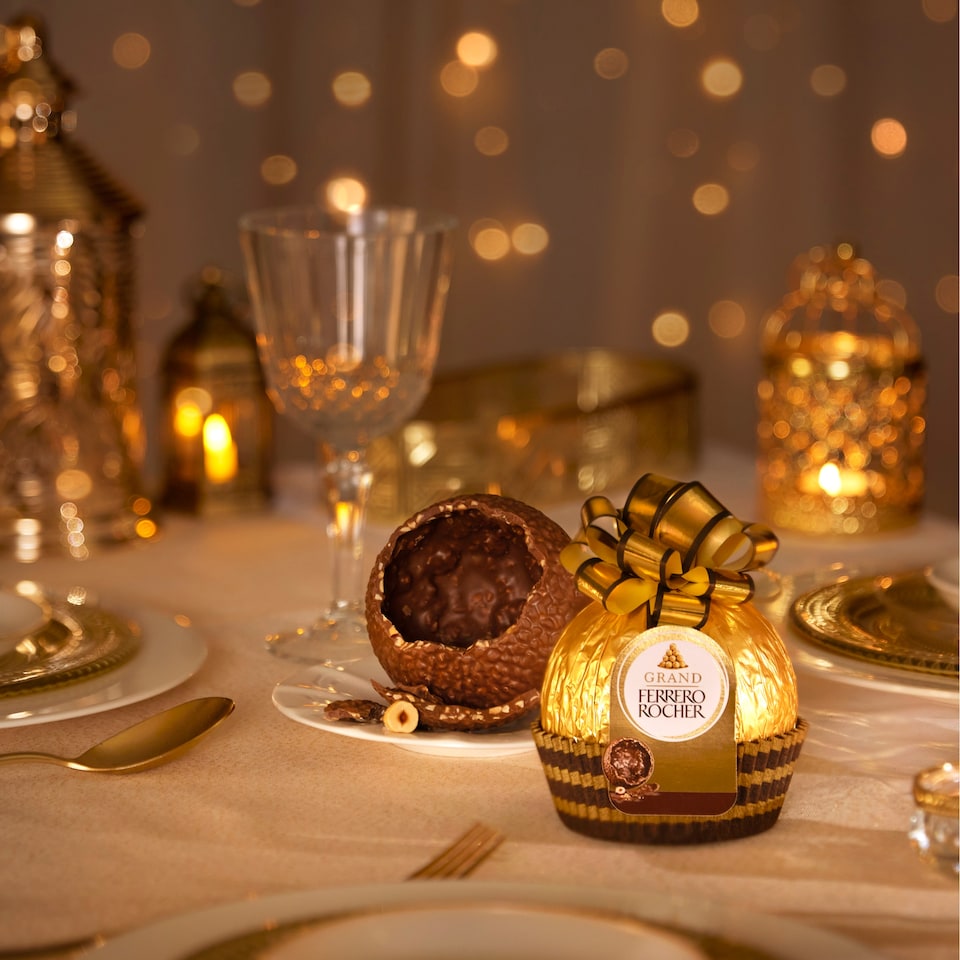 image 1 of Ferrero Rocher Grand Milk Chocolate Gift 125G