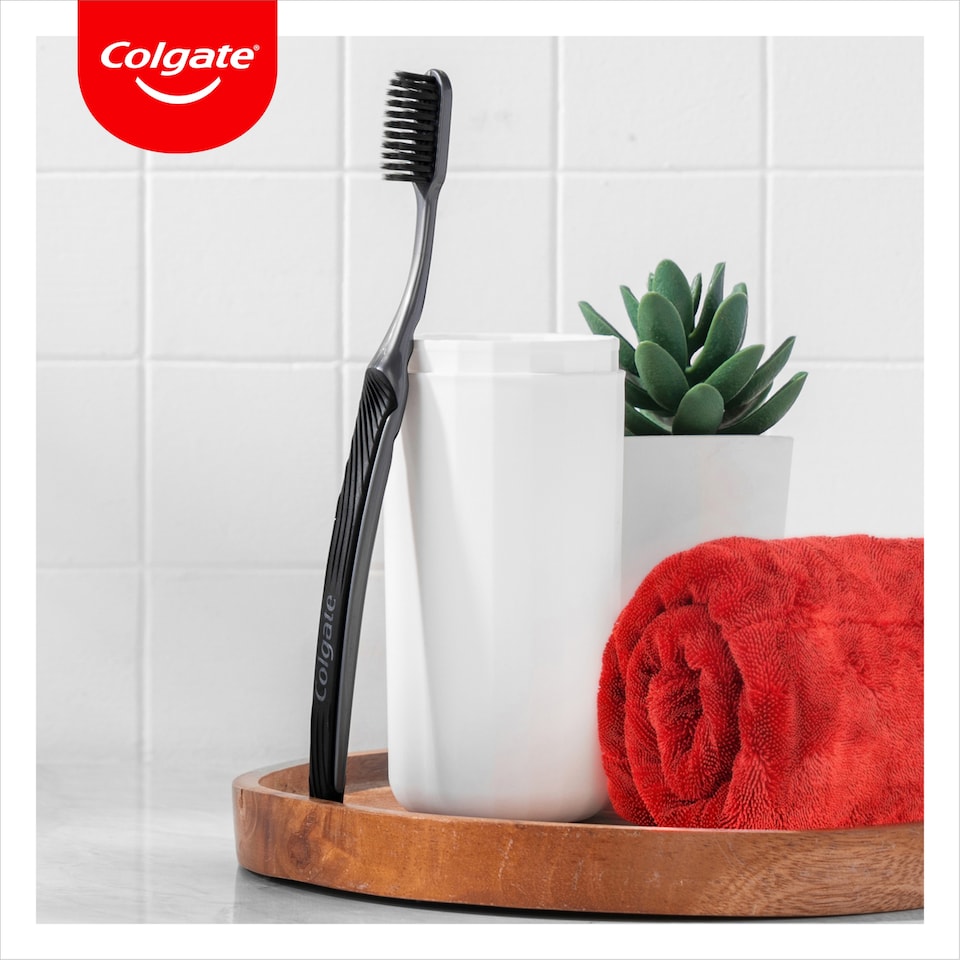 Obrázek 1 pro produkt Colgate Slim Soft Charcoal zubní kartáček měkký multipack 3ks
