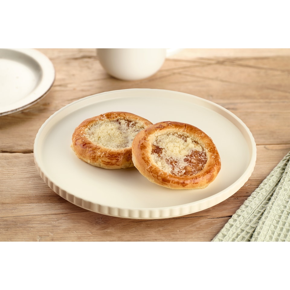 image 1 of Tesco Apple Pie with Cinnamon and Butter Crumbs 75g