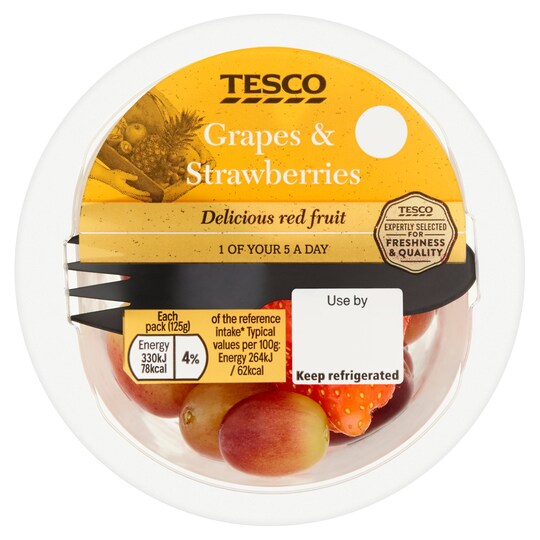 Tesco Grapes And Strawberries 125G Tesco Groceries