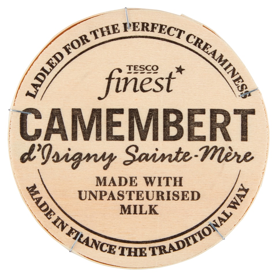 Tesco Finest Camembert Soft Ripened Full-Fat Cheese with White Mold on the Surface 250 g
