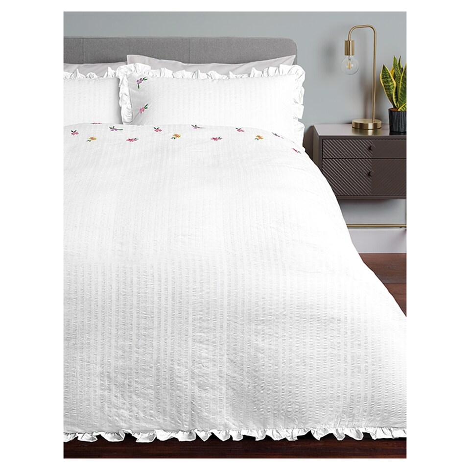 image 1 of FOX & IVY EMB SEERSUCKER DUVET SET K/SIZE