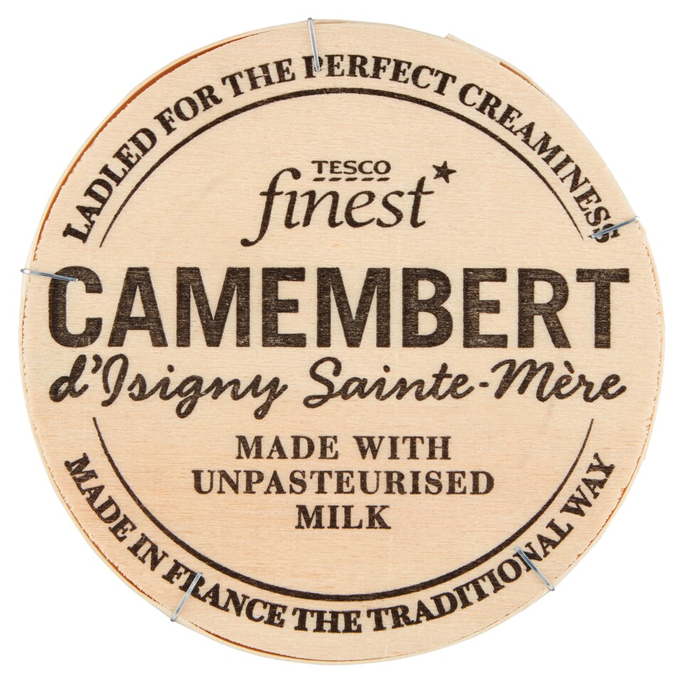 Tesco Finest Camembert měkký zrající plnotučný sýr s bílou plísní na povrchu 250g