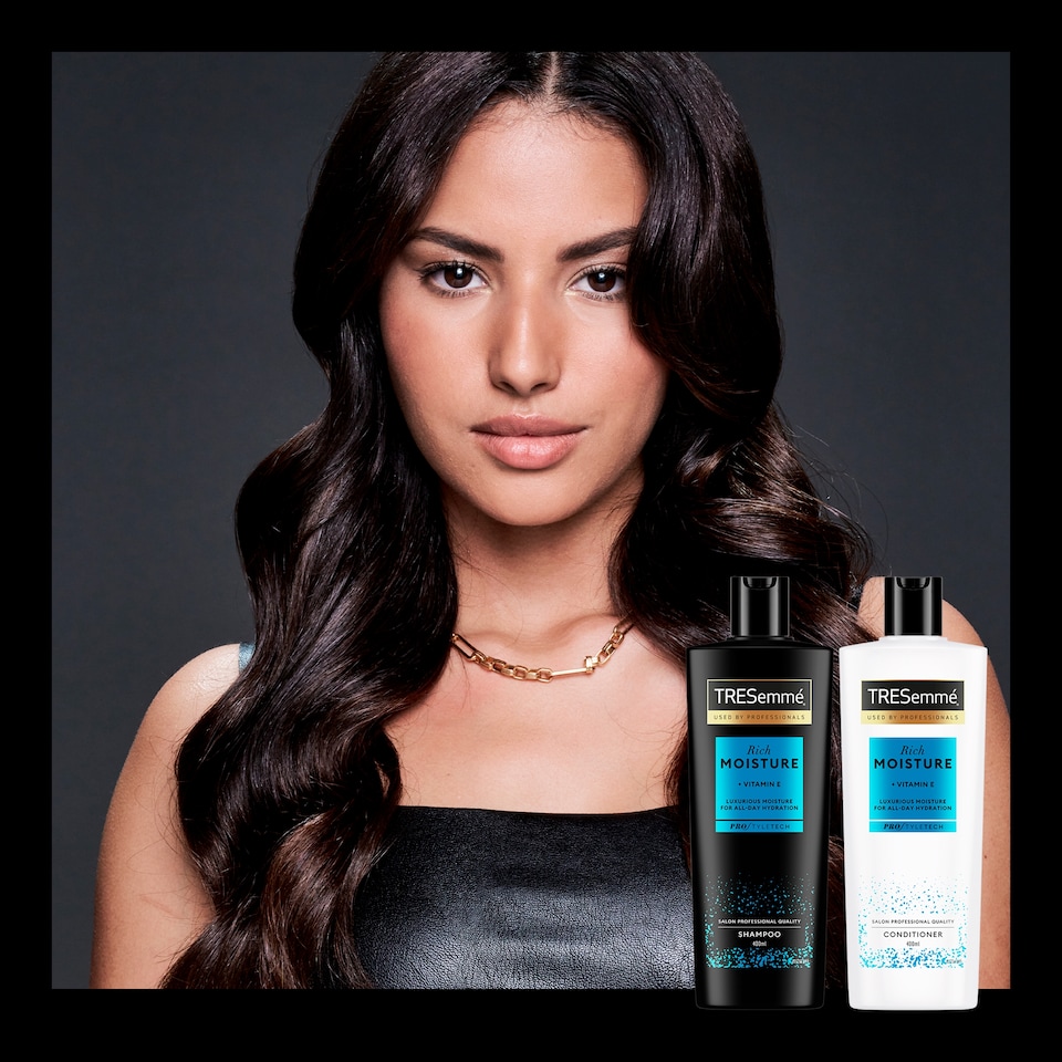 obrázok 1 z TRESemmé Rich Moisture hydratačný šampón s vitamínom E 400 ml