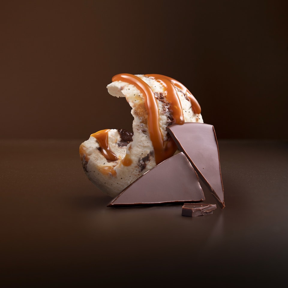 image 1 of Magnum Double Salt Caramel Ice Cream Tub 440Ml