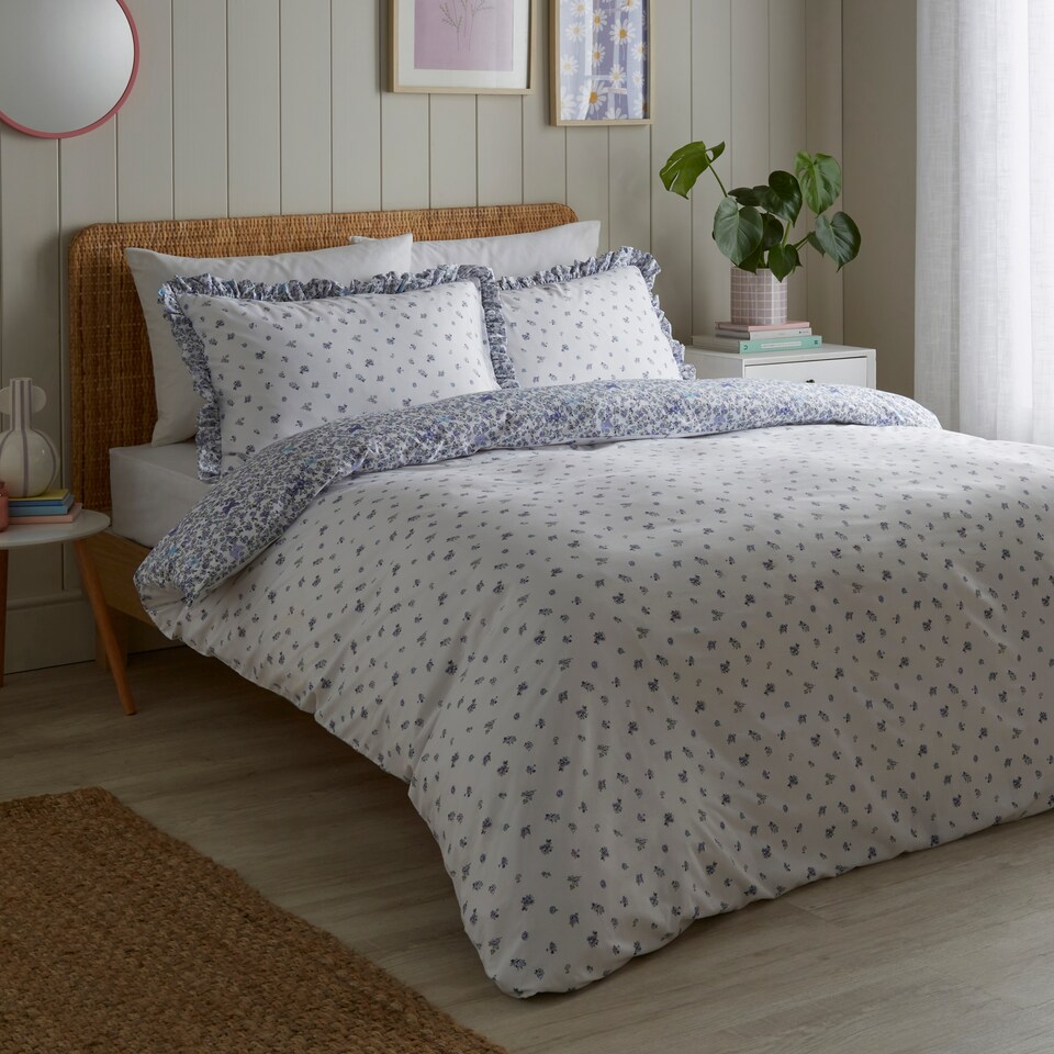 image 1 of Silentnight Refresh Ditsy Floral Duvet Set Double