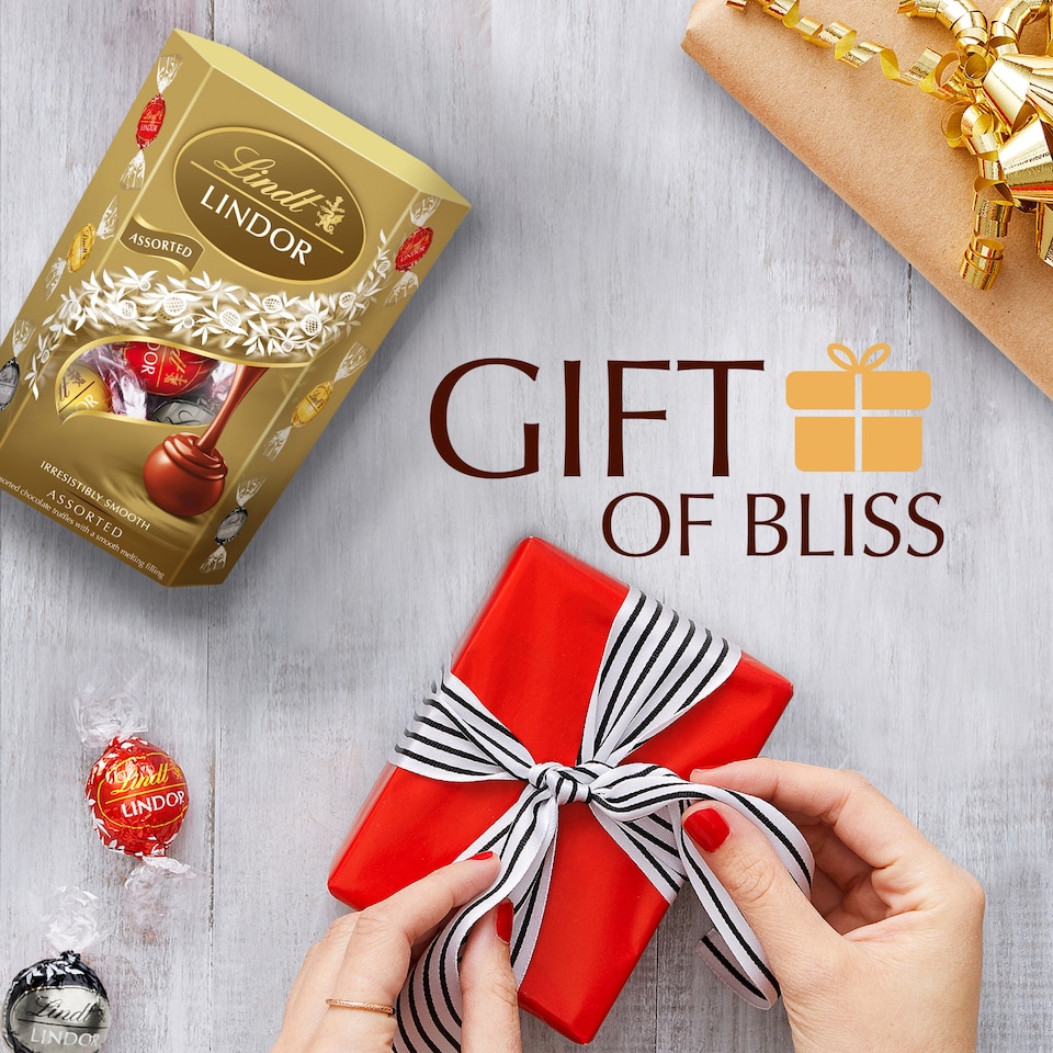 image 1 of Lindt Lindor Chocolate Assorted truffles 137g