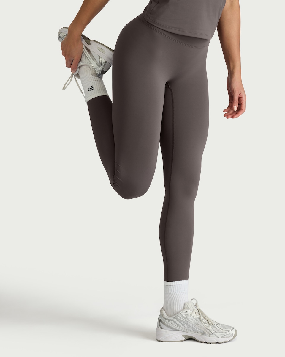 image 1 of F&F Active EVERYHOUR High Waisted Leggings in Chocolate