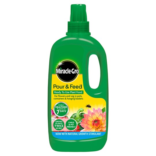 Miracle Grow Pour & Feed Plant Food 1L - Tesco Groceries