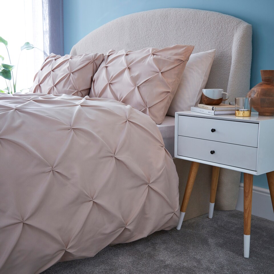 image 1 of Silentnight Nude Pinch Pleat Duvet Set King Size