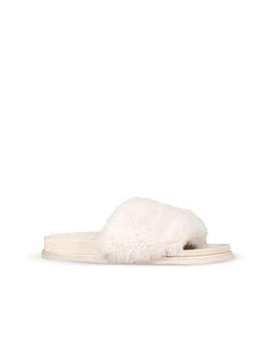 Slider-style light beige slippers with thick fluffy strap 