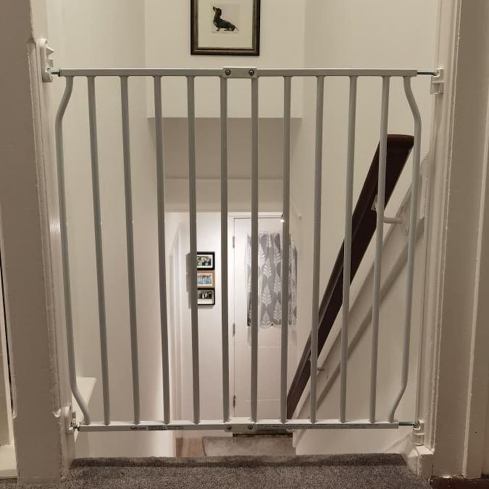 image 1 of Bettacare Eco Screw Fit Pet Gate, White, 90cm - 100cm, Screw Fitted Dog Gate, Safety Gate for Puppy | White