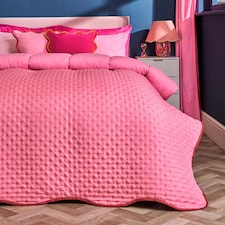 OHS Scallop Edge Quilted Throw Lightweight Blanket Bedspread | Pink | Pink/Red | One Size