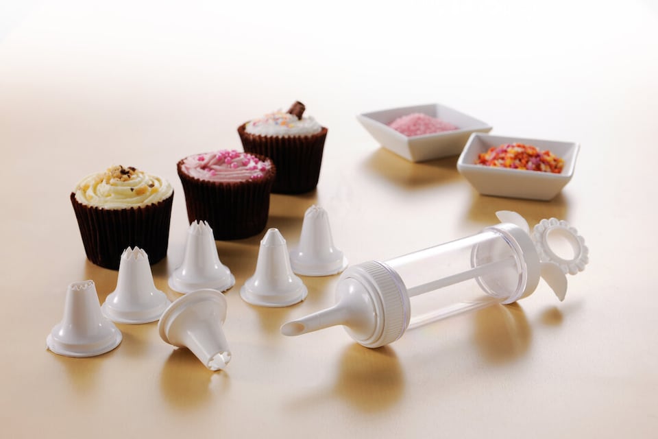 image 1 of Hallie Plastic Cake Decorating Set With 6 Nozzles