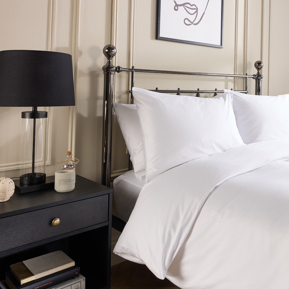 image 1 of Hotel Pure Luxury 4 Star Duvet Cover Set White Double