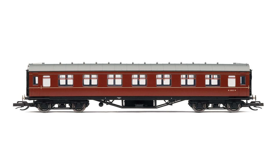 Hornby TT:120 57' Corridor Third Coach M1832M BR